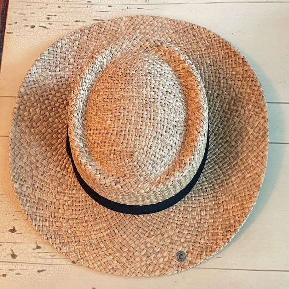 Straw hat! - Picture 2 of 2